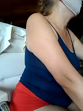 Snapshot of MILEIDE980 chatting on 03/07/25, 08:22 MILEIDE980 online show from 03/07/25, 08:22