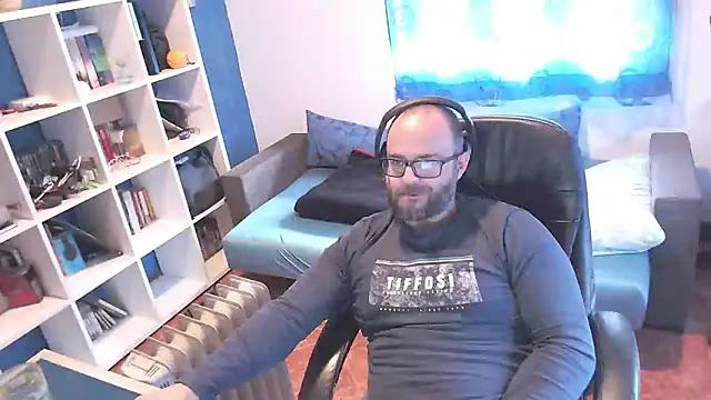 ravingr4d4 online show from 03/18/25, 12:14