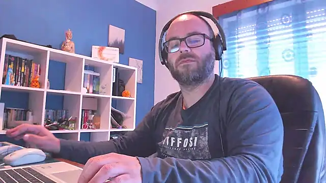 ravingr4d4 online show from 03/18/25, 03:21