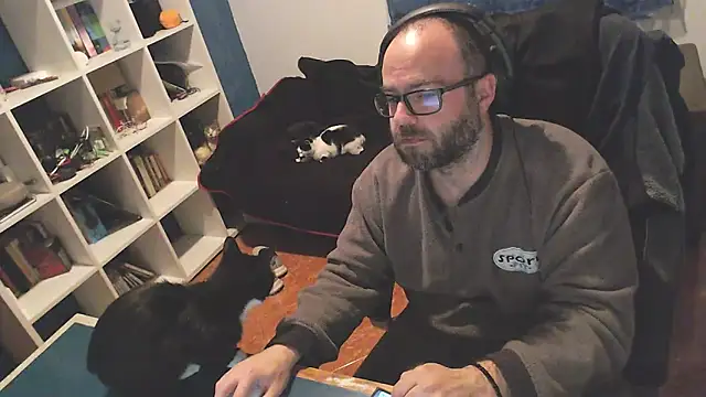 ravingr4d4 online show from 03/21/25, 12:40