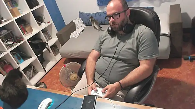 ravingr4d4 online show from 10/01/25, 08:48