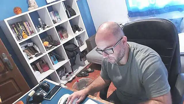 ravingr4d4 online show from 10/13/25, 08:03