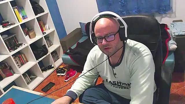 Snapshot of ravingr4d4 chatting on 12/19/25, 11:45 ravingr4d4 online show from 12/19/25, 11:45