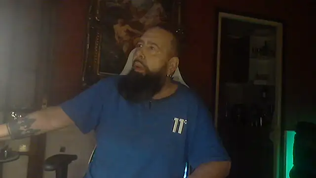 Snapshot of maseurbeardedpig chatting on 08/08/26, 03:41 maseurbeardedpig online show from 08/08/26, 03:41