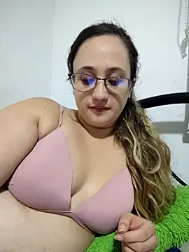 Snapshot of Karol_and_David_hotcouple chatting on 01/08/25, 01:00 Karol and David hotcouple online show from 01/08/25, 01:00