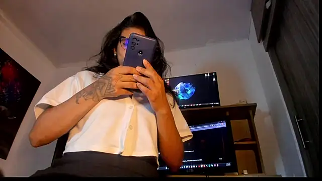 kaamilah online show from 10/15/25, 04:34