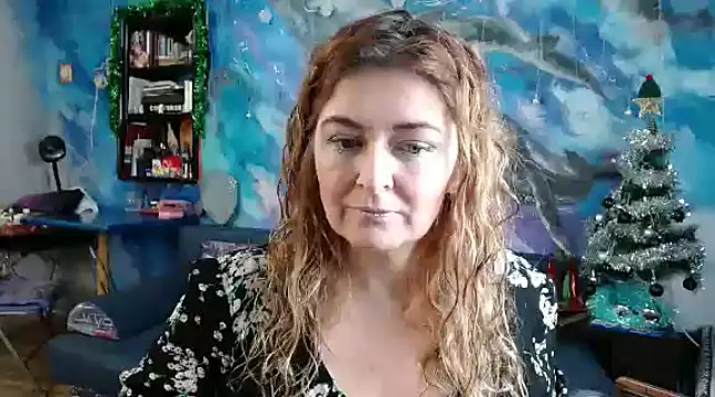 Snapshot of Helen1974 chatting on 01/04/25, 11:38 Helen1974 online show from 01/04/25, 11:38