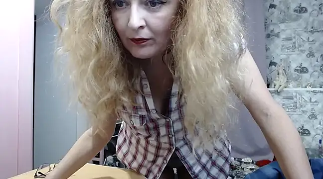 Snapshot of Helen1974 chatting on 01/28/25, 10:12 Helen1974 online show from 01/28/25, 10:12