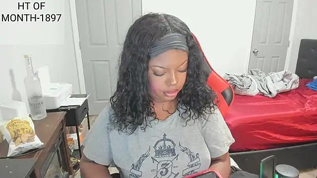 Snapshot of demi_xoxo chatting on 11/14/25, 08:35 demi xoxo online show from 11/14/25, 08:35