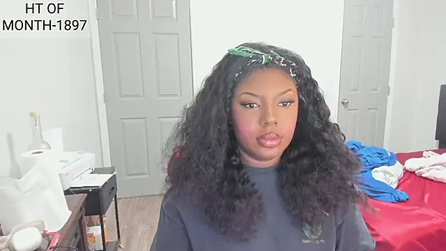 Snapshot of demi_xoxo chatting on 11/19/25, 12:38 demi xoxo online show from 11/19/25, 12:38