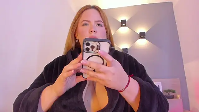 sophiarossee  online show from 01/28/25, 06:28