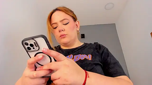 sophiarossee  online show from 02/15/25, 01:27