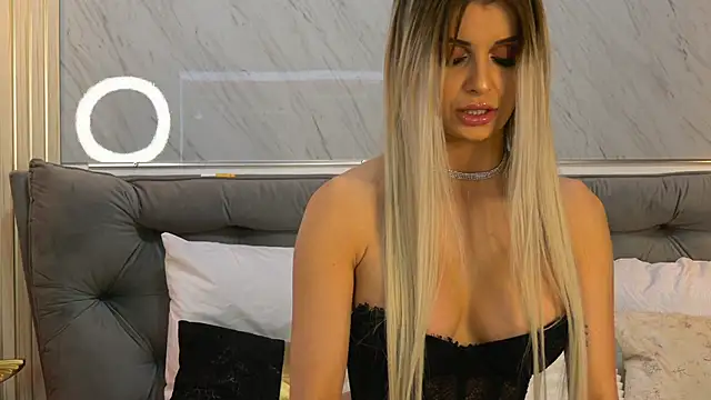 MiaCharm online show from 02/05/26, 09:52