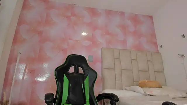 emily lean  online show from 10/03/25, 12:51