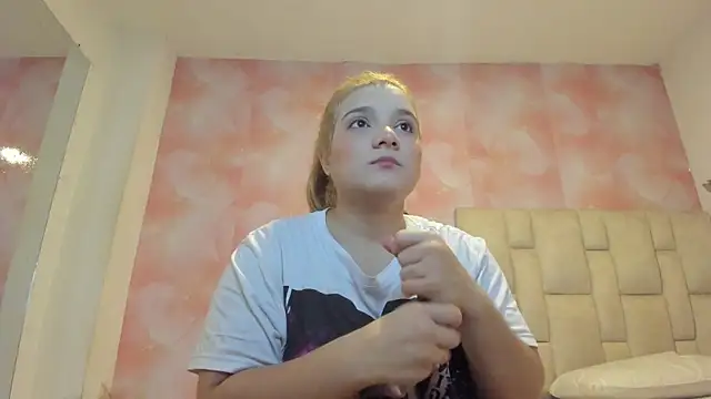 Snapshot of emily_lean_ chatting on 06/24/26, 03:27 emily lean online show from 06/24/26, 03:27