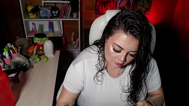 Snapshot of juliette_rd chatting on 12/05/25, 04:43 juliette rd online show from 12/05/25, 04:43