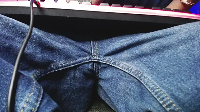 zacwatson  online show from 09/23/25, 02:14