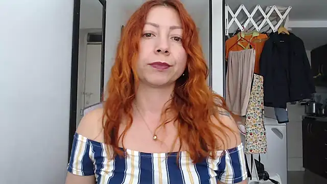 Snapshot of malusexy33 chatting on 03/12/25, 09:35 malusexy33 online show from 03/12/25, 09:35