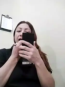 Snapshot of malusexy33 chatting on 10/31/25, 06:31 malusexy33 online show from 10/31/25, 06:31