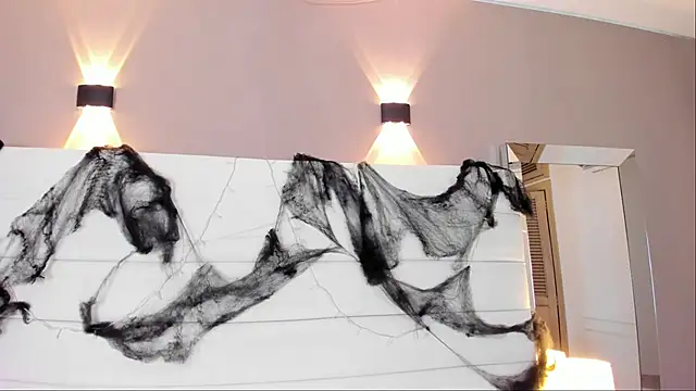 Lilly 2809  online show from 10/19/25, 04:02