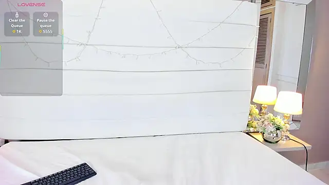 Lilly 2809  online show from 11/11/25, 04:23