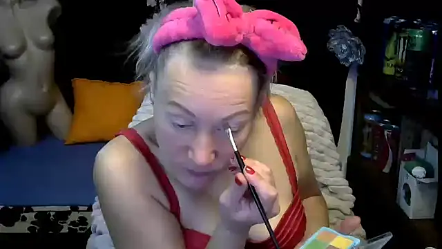 wLESLYMOSw online show from 11/06/25, 08:15