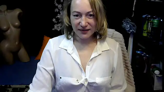 wLESLYMOSw online show from 11/07/25, 08:36