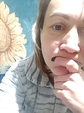 wLESLYMOSw online show from 11/30/25, 09:02