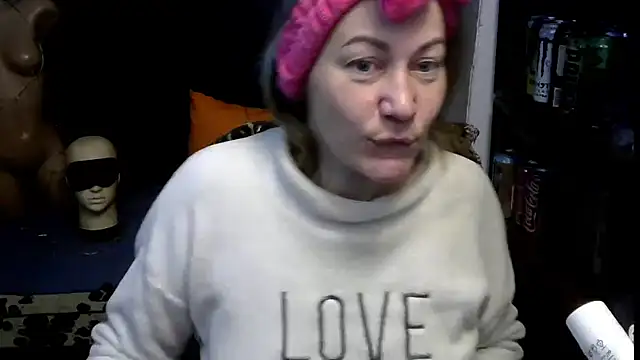 wLESLYMOSw online show from 12/22/25, 08:11