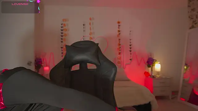 EmmaSanzz  online show from 10/19/25, 11:44