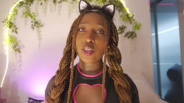 EmmaSanzz  online show from 12/18/25, 11:38