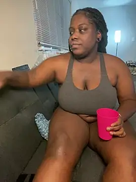 Snapshot of fantasygyal chatting on 07/18/26, 02:27 fantasygyal online show from 07/18/26, 02:27