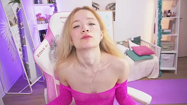 Snapshot of Lily_Young chatting on 12/28/24, 03:37 Lily Young online show from 12/28/24, 03:37