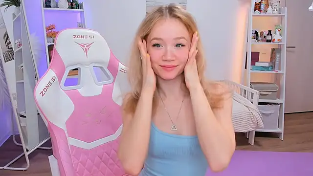 Snapshot of Lily_Young chatting on 01/20/25, 03:48 Lily Young online show from 01/20/25, 03:48