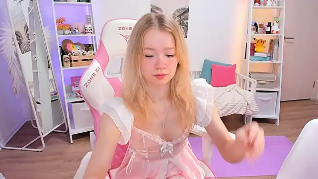 Snapshot of Lily_Young chatting on 02/07/25, 03:45 Lily Young online show from 02/07/25, 03:45