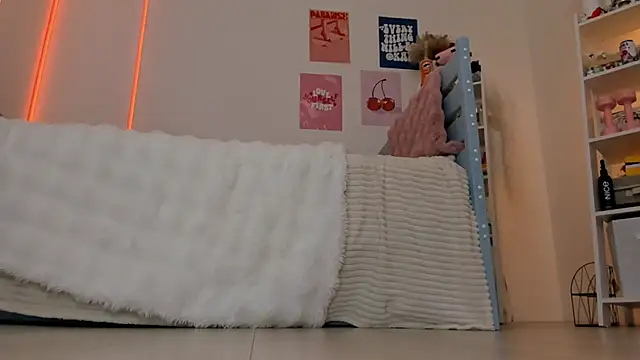 Snapshot of Lily_Young chatting on 10/20/25, 05:08 Lily Young online show from 10/20/25, 05:08