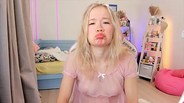 Snapshot of Lily_Young chatting on 11/29/25, 04:37 Lily Young online show from 11/29/25, 04:37