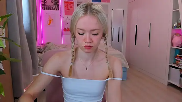 Lily Young online show from 06/04/26, 03:23
