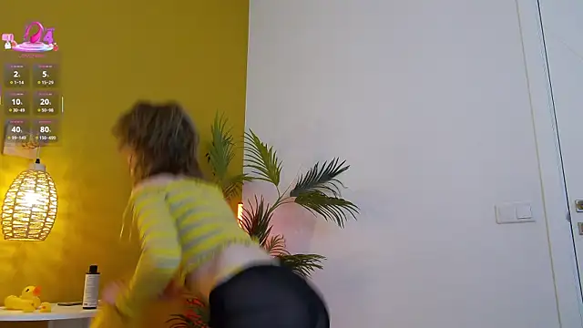 Snapshot of lessysweety chatting on 11/07/25, 04:01 lessysweety online show from 11/07/25, 04:01