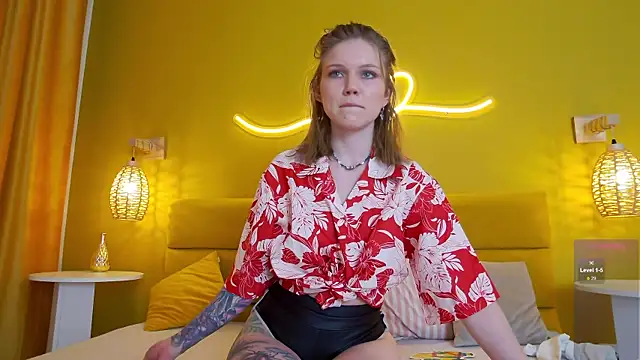 Snapshot of lessysweety chatting on 11/26/25, 02:45 lessysweety online show from 11/26/25, 02:45