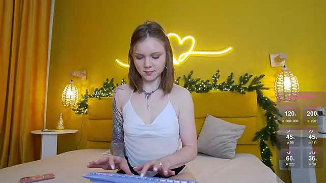 Snapshot of lessysweety chatting on 11/28/25, 03:20 lessysweety online show from 11/28/25, 03:20