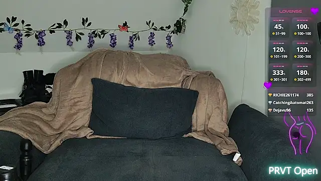 Snapshot of Sunshine-Darkness chatting on 10/24/25, 04:36 Sunshine-Darkness online show from 10/24/25, 04:36