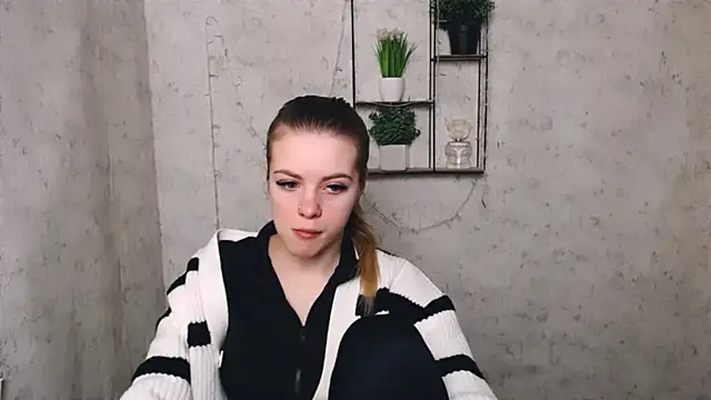 AliceFlirtt  online show from 03/05/25, 11:38