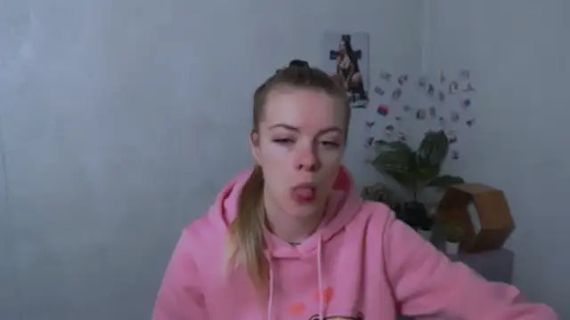 AliceFlirtt  online show from 12/01/25, 08:30