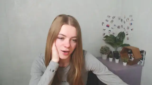 AliceFlirtt  online show from 12/16/25, 09:36