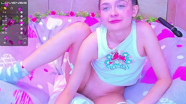Snapshot of Vanessa_Florence chatting on 03/16/25, 04:09 Vanessa Florence online show from 03/16/25, 04:09