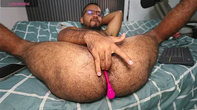 Little Bear00 online show from 04/15/26, 01:12