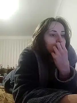 Snapshot of emeli_moon chatting on 01/28/25, 09:08 emeli moon online show from 01/28/25, 09:08
