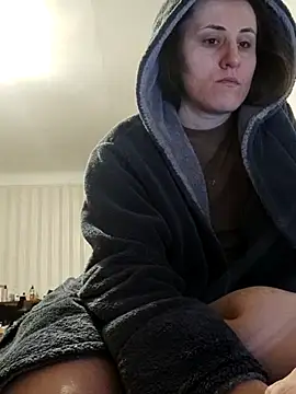 Snapshot of emeli_moon chatting on 02/22/25, 11:24 emeli moon online show from 02/22/25, 11:24