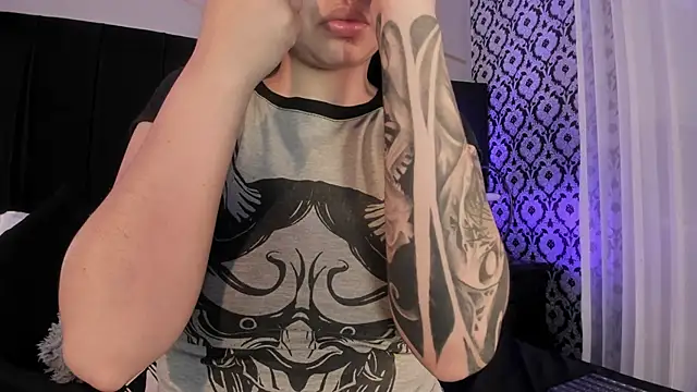 Adeelinee online show from 12/01/25, 07:41